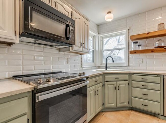 Building Photo - Beautiful 4 bedroom home. Country space, modern updates.