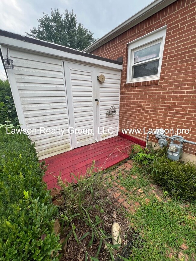 Building Photo - Nice, Three Bedroom Brick Ranch in City of...