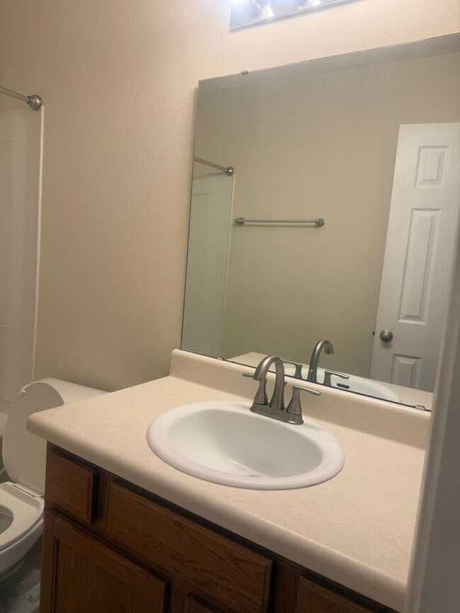 Building Photo - Lexington-Offering Self Guided Tour with R...