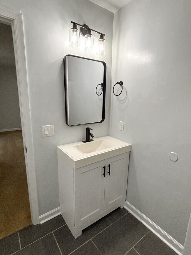 Building Photo - 10355 Bunting Rd