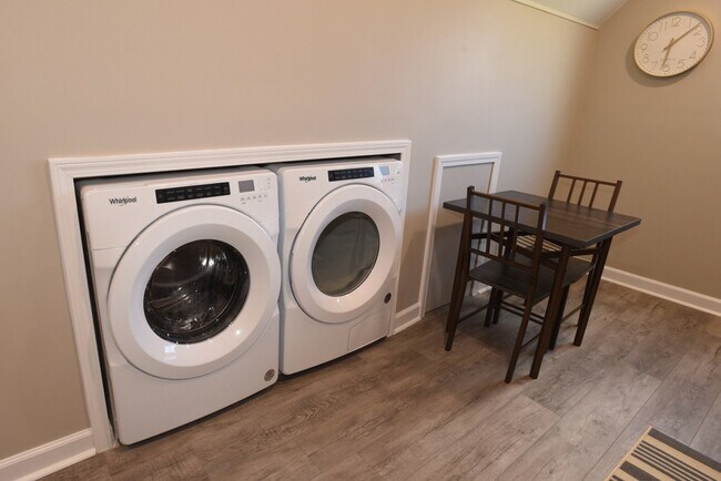 Building Photo - FURNISHED: Previous Model Home, For Rent 3 bedrooms/2.5 baths/2nd Floor Family Room w/kitchenette...