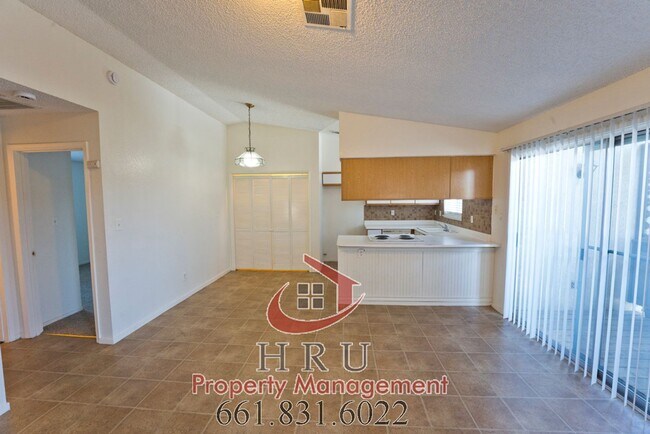 Building Photo - 4701 Beechwood St
