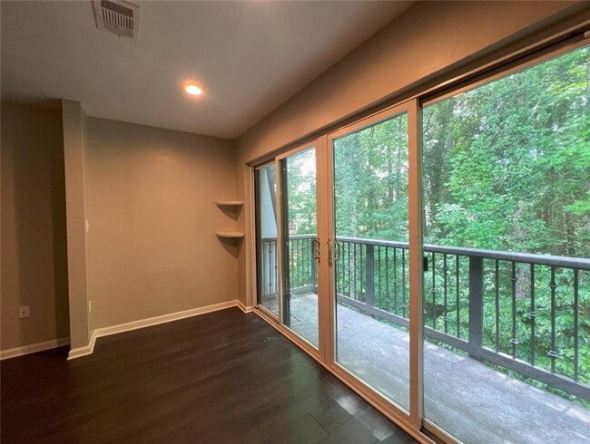 Building Photo - 3312 Pine Heights Dr NE