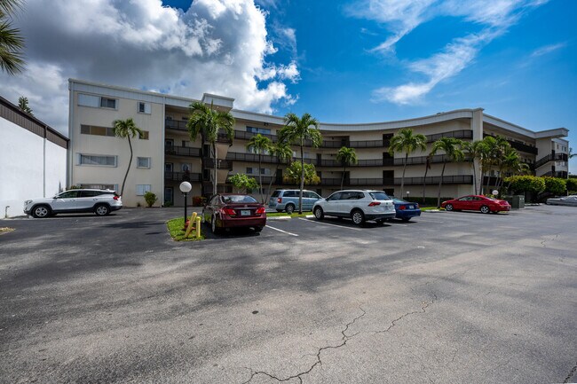 Building Photo - 300 Waterway Dr S