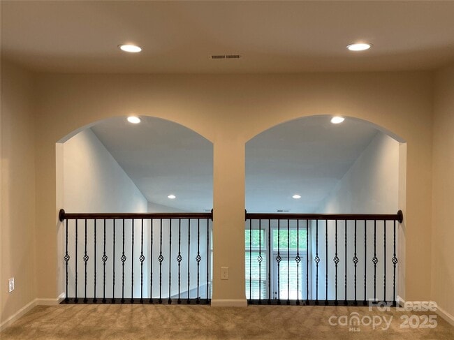 Building Photo - 11060 Discovery Dr NW