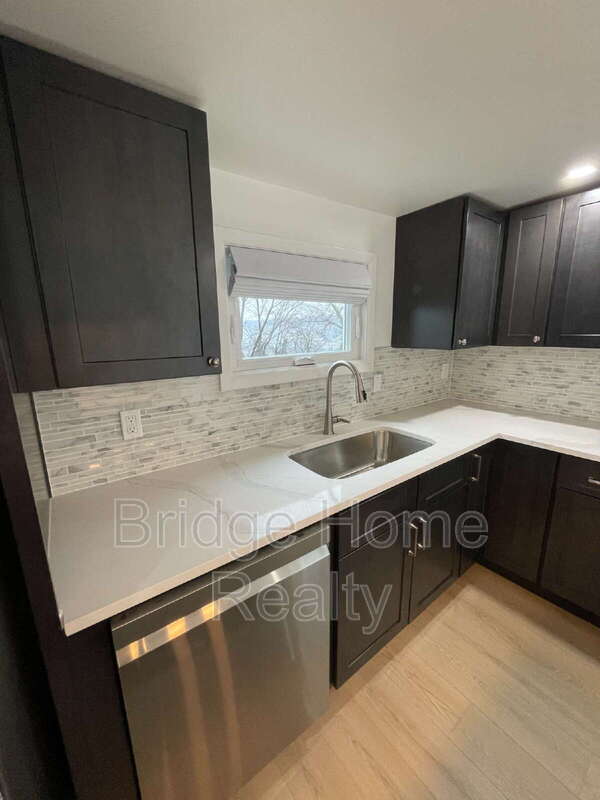 Building Photo - 107 Shoup St