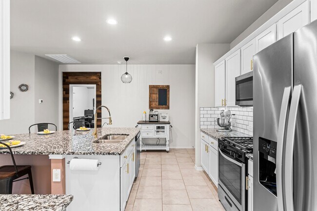 Building Photo - 3525 Pearl Mill Ln