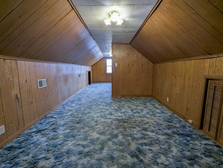 Building Photo - 713 Overhill Dr