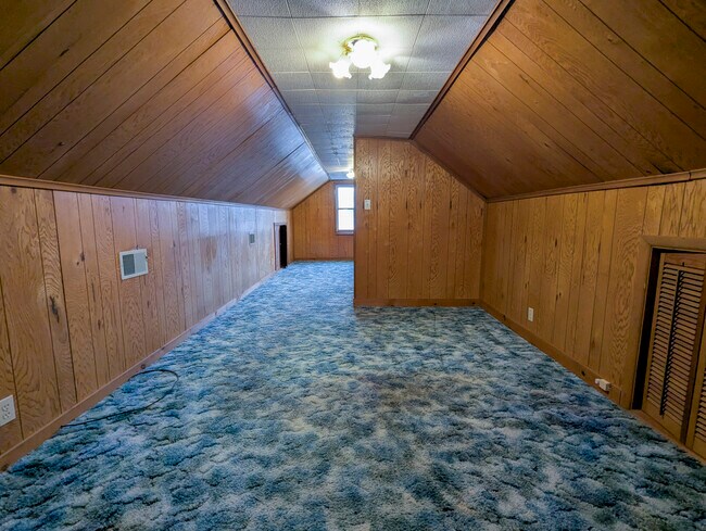 Building Photo - 713 Overhill Dr