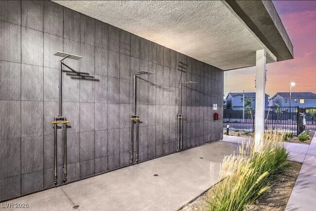 Building Photo - 4555 Camino Al Norte