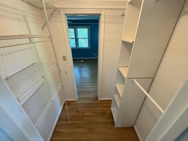 Building Photo - Spacious And Elegant 4 Bed 3 Bath Home Wit...