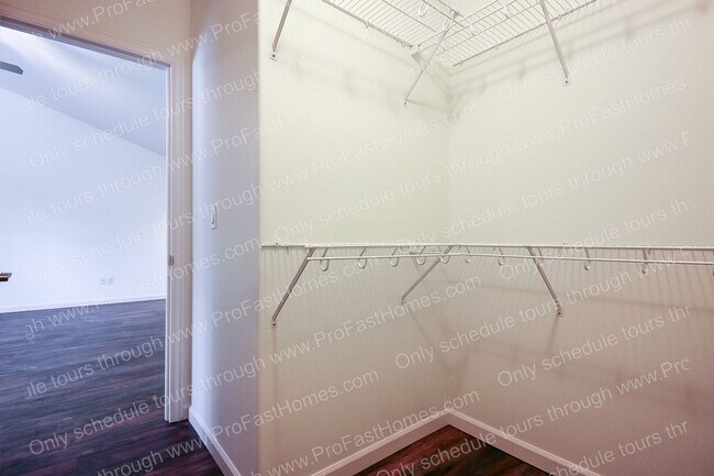 Building Photo - 13640 SE Madena Way