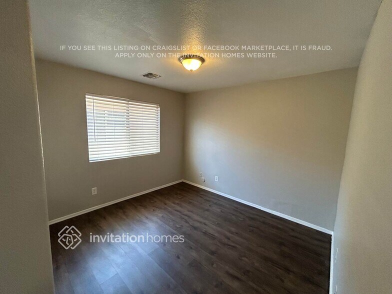 Building Photo - 908 W Roeser Rd