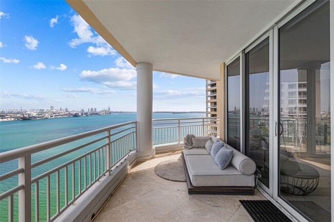 Building Photo - 848 Brickell Key Dr