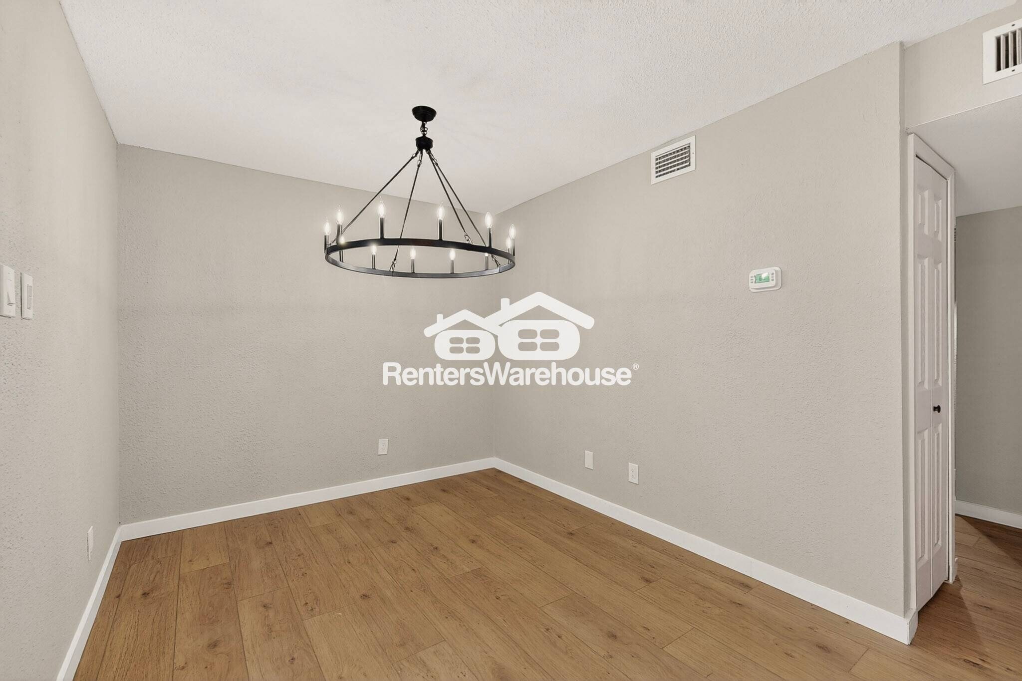 Building Photo - 913 Overdowns Dr