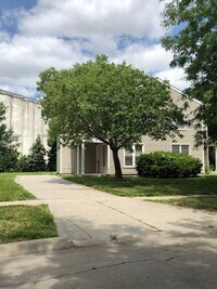 Building Photo - Updated 3 Bedroom Duplex Townhome on Quiet...