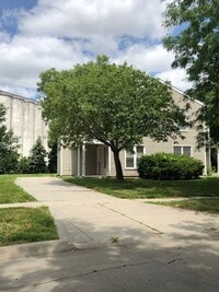 Building Photo - Updated 3 Bedroom Duplex Townhome on Quiet Tree-Lined Street