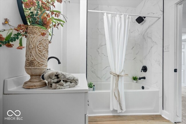 Building Photo - 1741 S State Ave