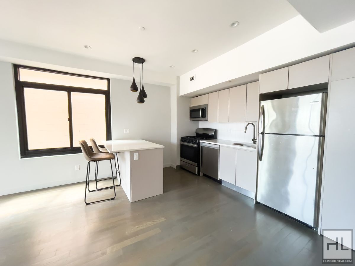 Building Photo - Bushwick Avenue / Spacious 2-Bed, 1-Bath /...