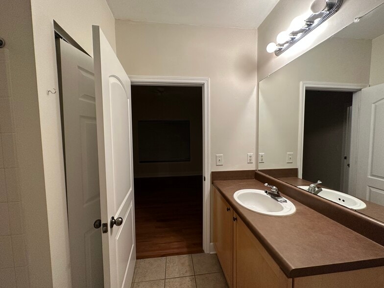 Building Photo - 6440 Borasco Dr