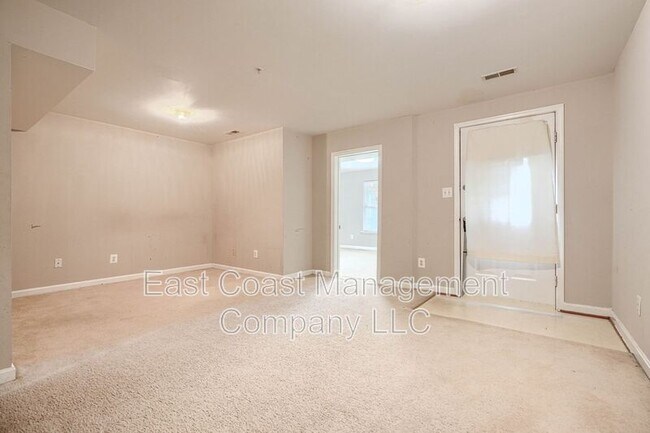 Building Photo - 403 Deer Hill Cir
