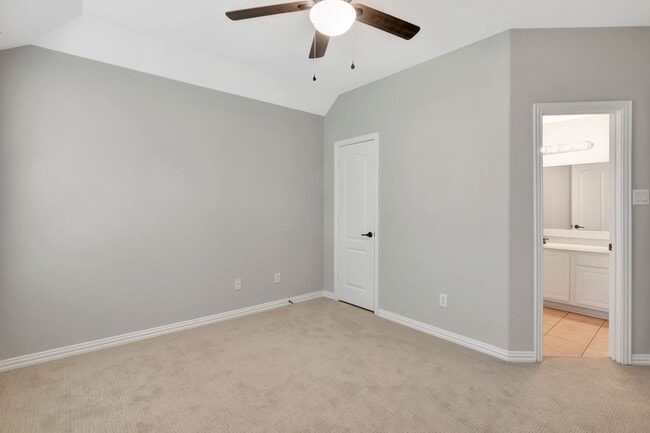 Building Photo - Stonebridge Ranch Beauty