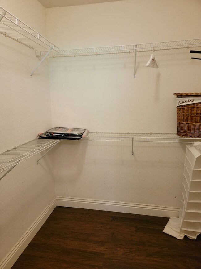 Building Photo - FURNISHED  1 bed/ 1 bath updated home in A...