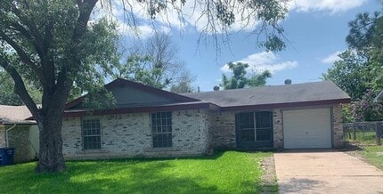 Building Photo - 679 Edgeglen Dr