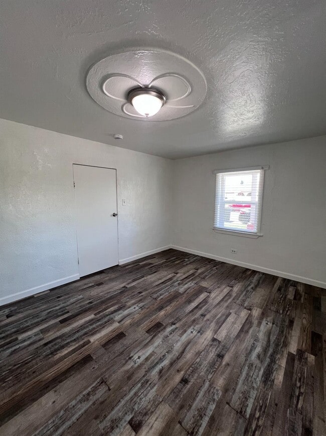 Building Photo - 230 W Pinedale Ave