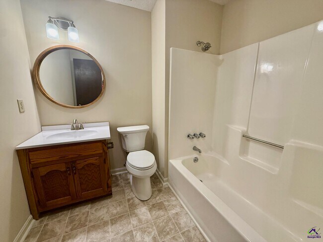 Building Photo - 104 Water Dr