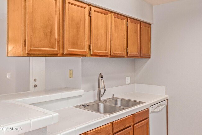 Building Photo - 10610 S 48th St