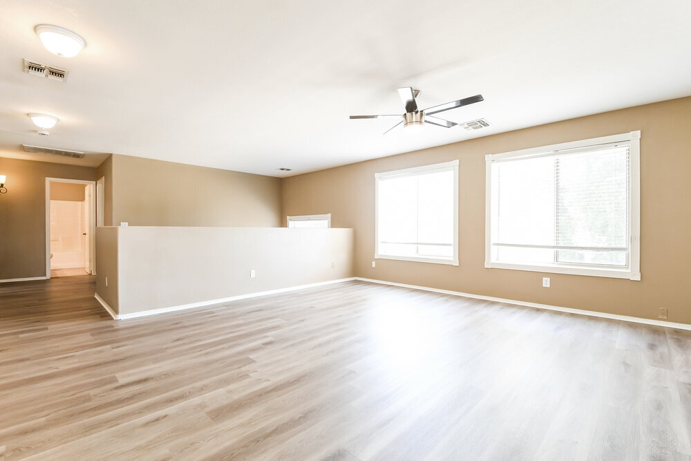 Building Photo - 1081 E Horseshoe Dr