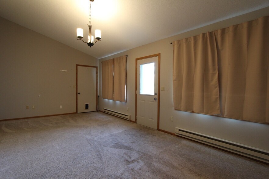 Building Photo - 15858 Griffon Path