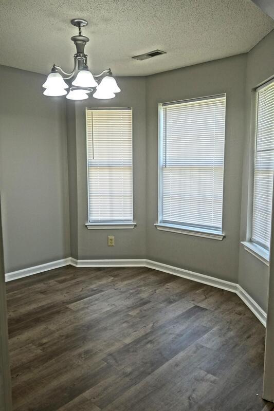 Building Photo - 13916 Sandhurst Dr SW