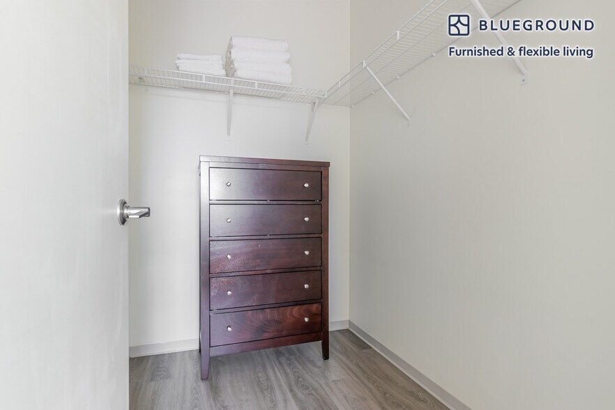 Building Photo - 343 W Schiller St