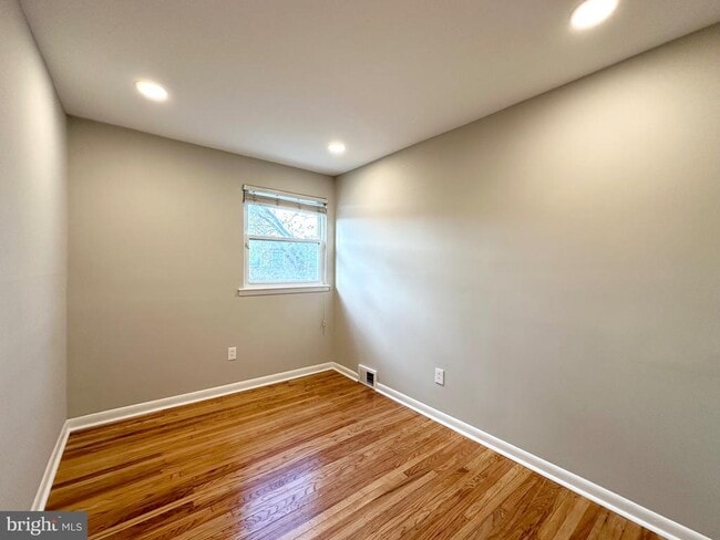 Building Photo - 3746 Genesee Dr