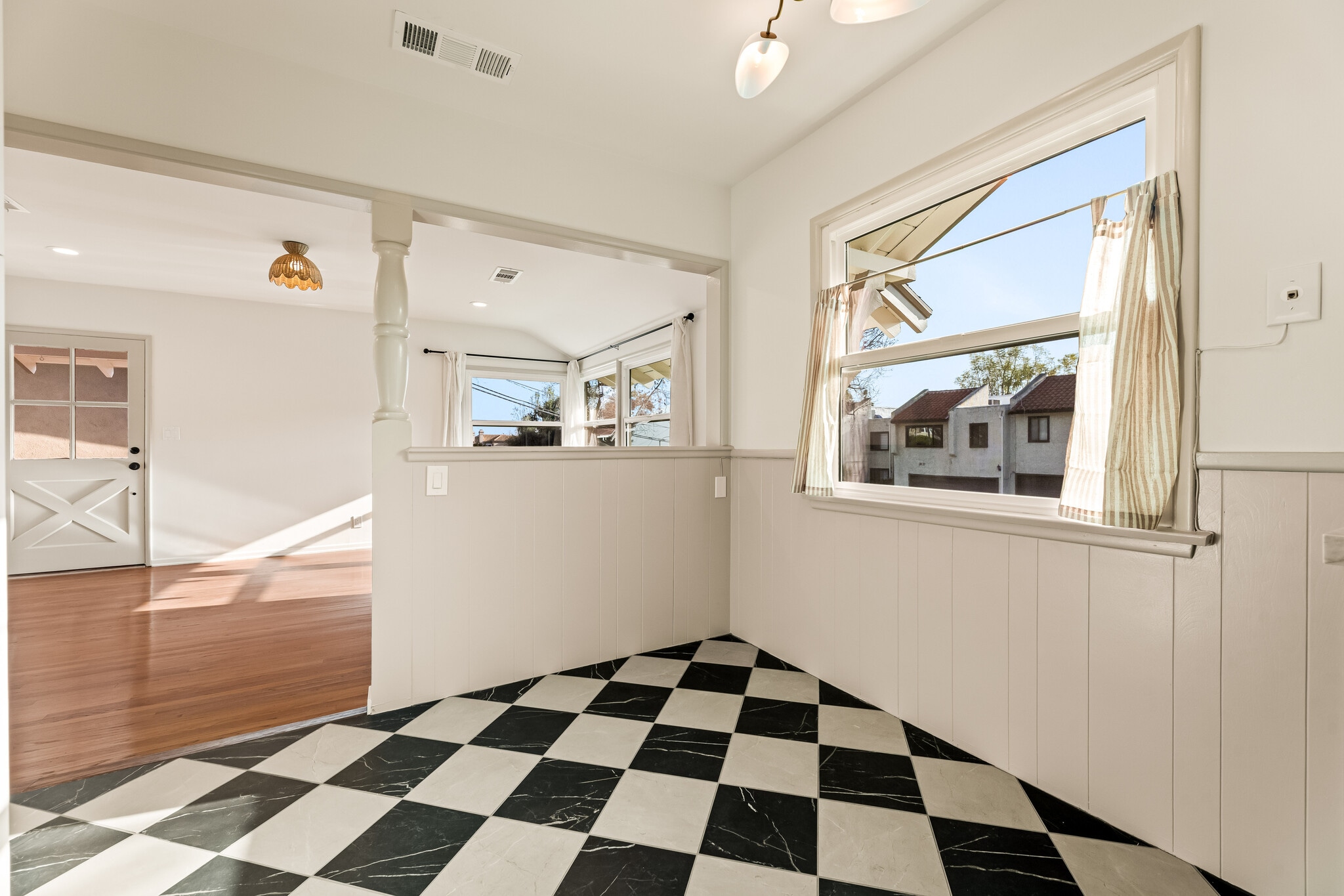 Building Photo - 3205 Fairesta St