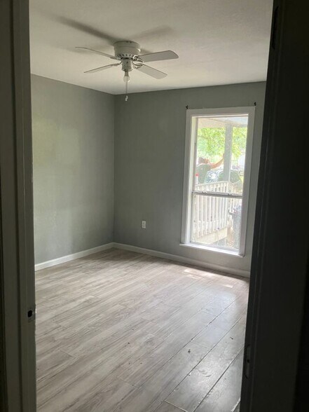 Building Photo - 132 Fernwood Dr