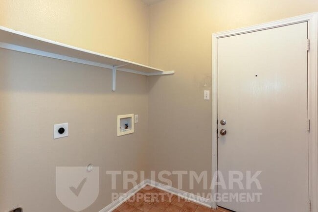 Building Photo - 212 Crowfoot Dr