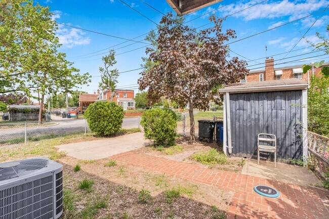 Building Photo - Charming 3 BR/1.5 BA Semi-Detached Home in...