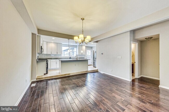 Building Photo - 627 Lamont St NW