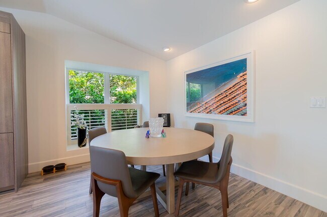 Building Photo - 2291 Las Casitas Dr