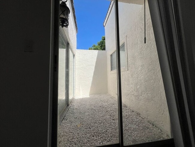 Building Photo - 151 Mariposa