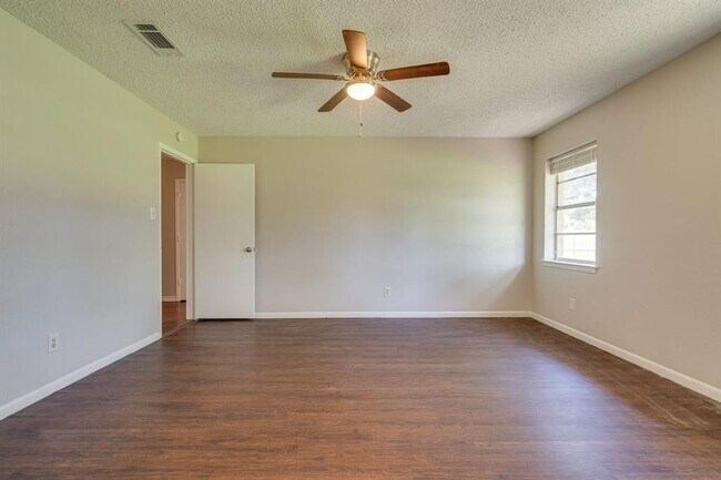 Building Photo - 2500 Quail Ridge Dr