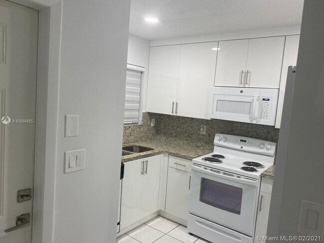 Building Photo - 312 NW 114th Ave