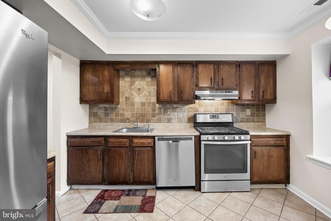 Building Photo - 13 Hopewell Ln