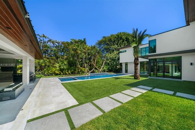 Building Photo - 12500 SW 64th Ave