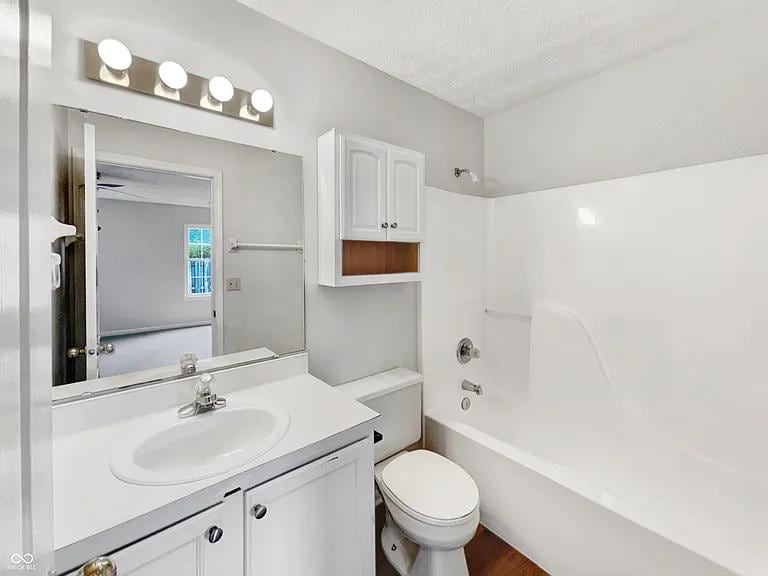Building Photo - 930 Eagle Brook Dr