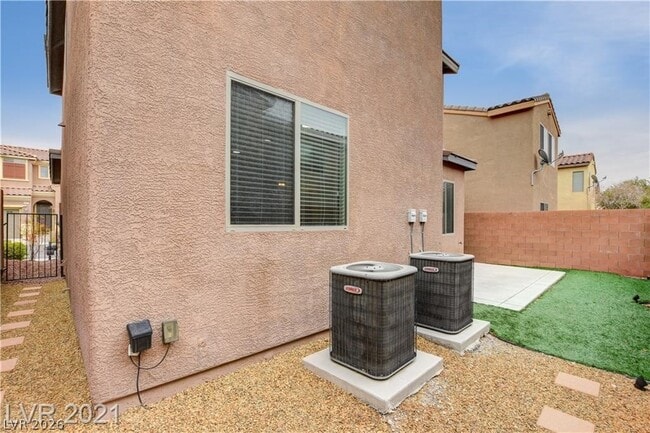 Building Photo - 10429 Scotch Elm Ave