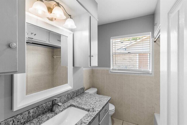 Building Photo - 2205 Lanier Dr